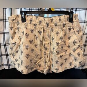 A New Day Cream and Black Floral Elastic Tie Waist Shorts. NWOT. L